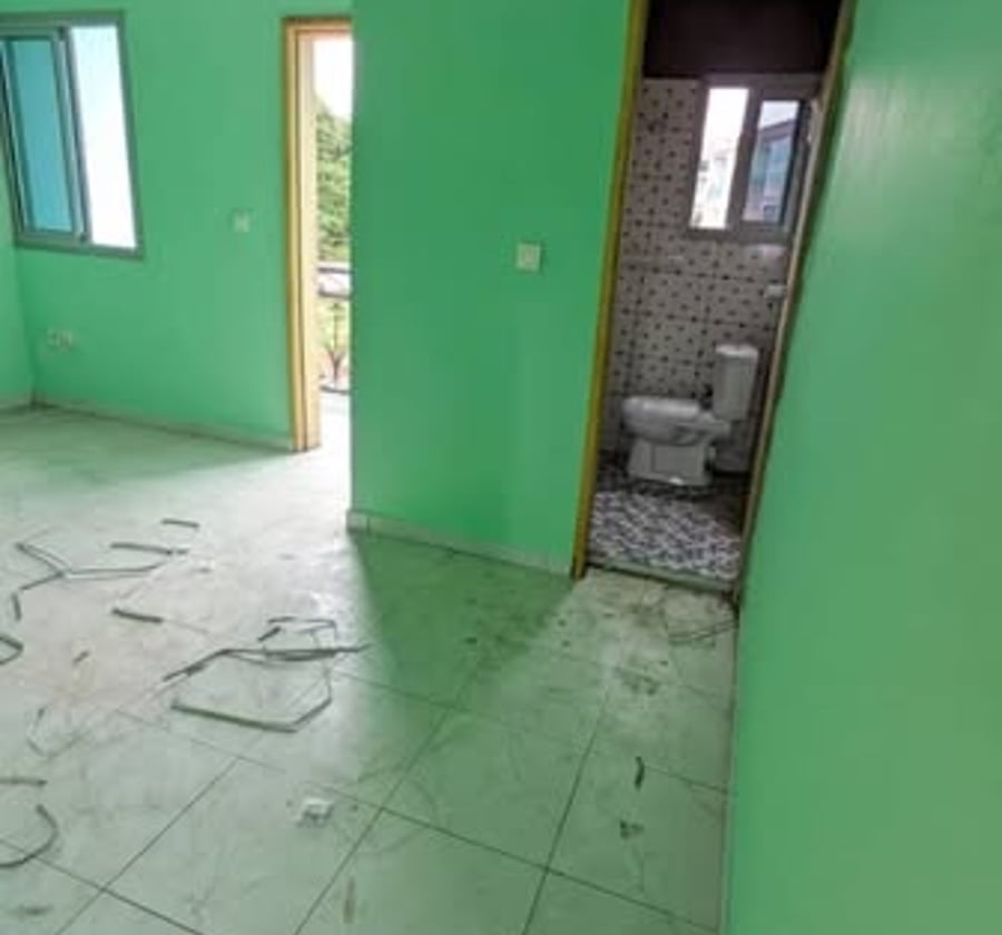 Chambre moderne avec douche interne - Nyom Dispensaire Messassi