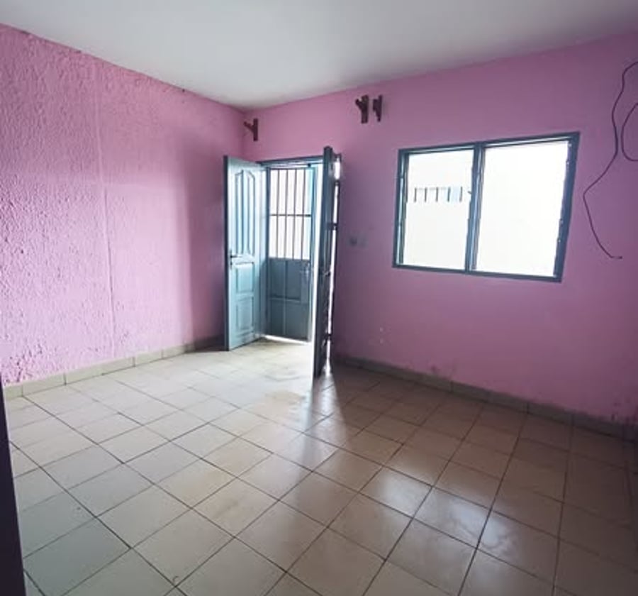 Studio moderne à louer à Biyem-Assi - 60 000 XAF/mois