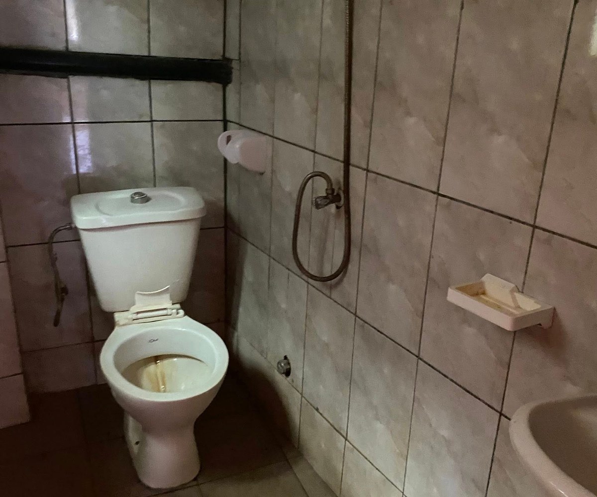 Grande chambre moderne sécurisée - Mimboman