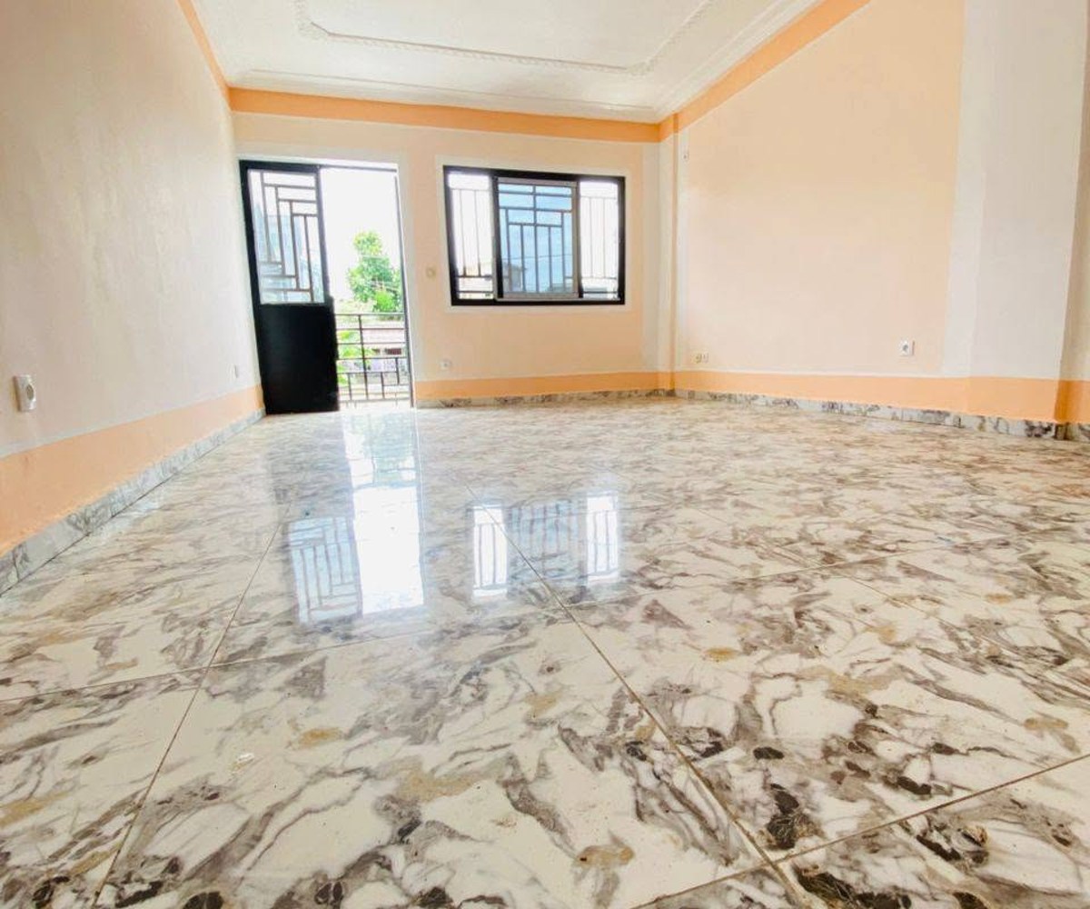 Vaste appartement moderne et studios neufs à Logpom