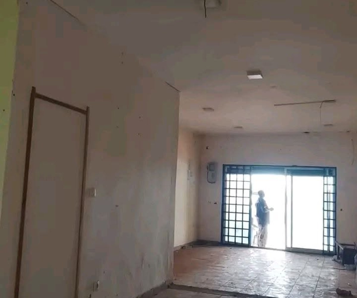 Emplacement commercial à louer à Yaoundé Ekounou