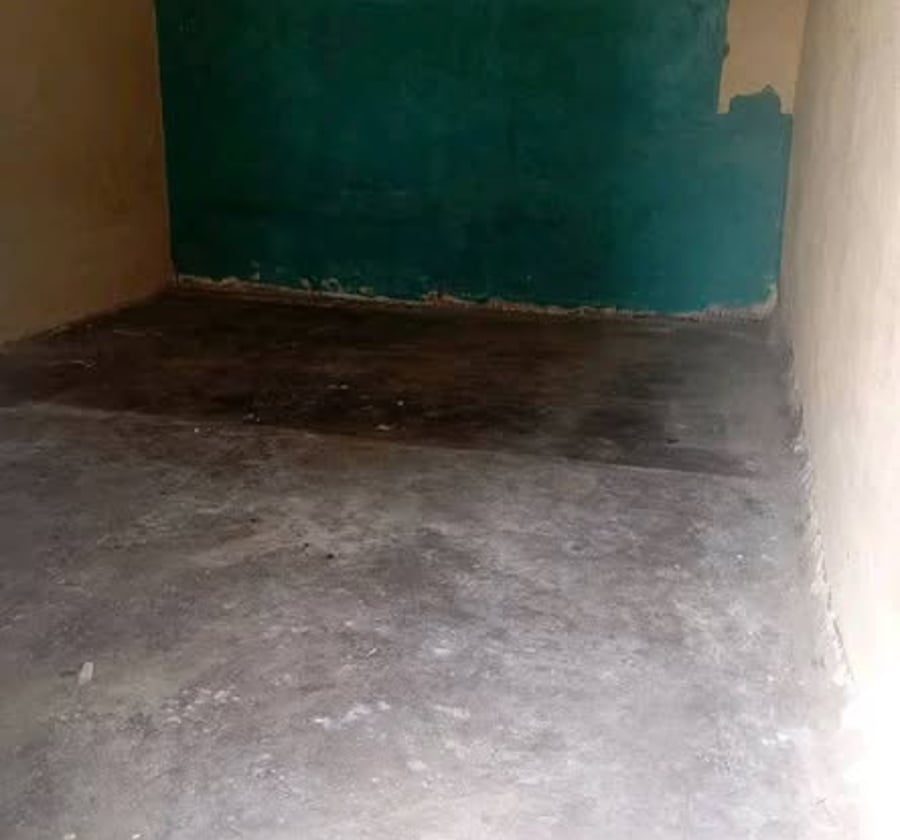 Grande chambre simple à louer - Beedi, Douala