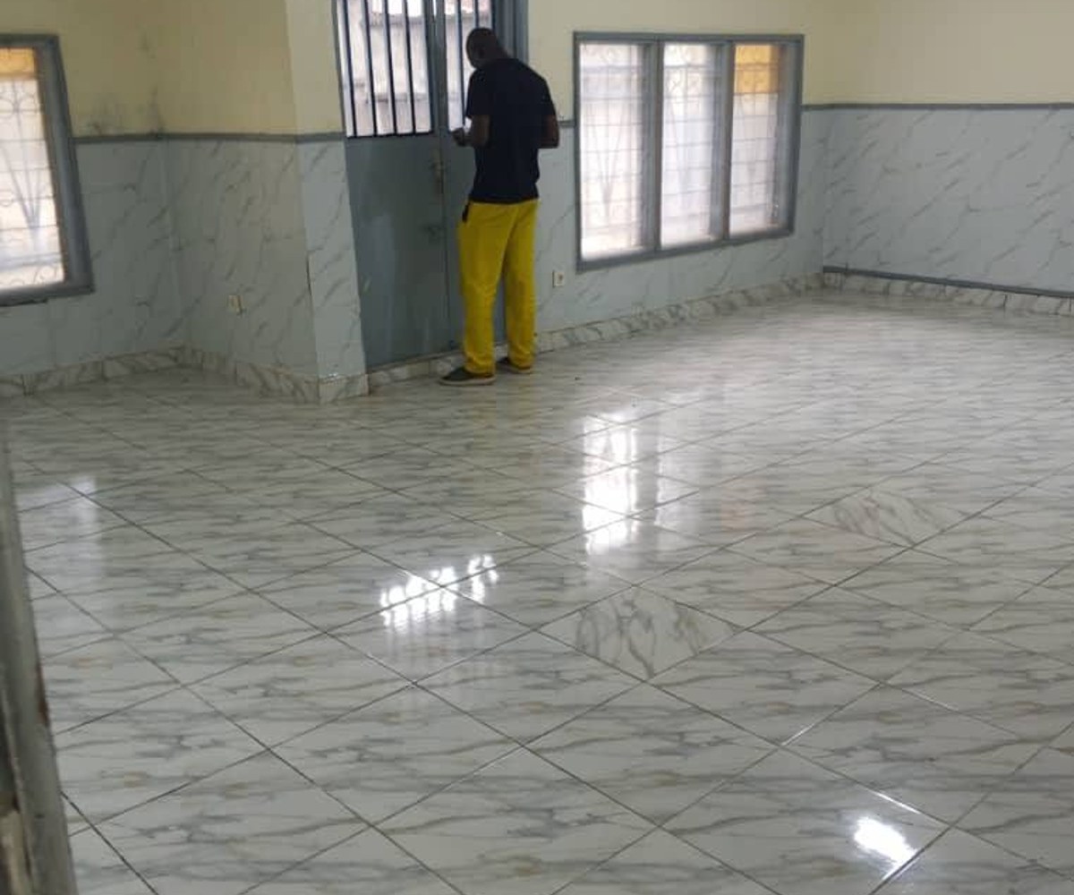 Villa individuelle à Etoug-Ebe - 4 chambres - 200 000 FCFA