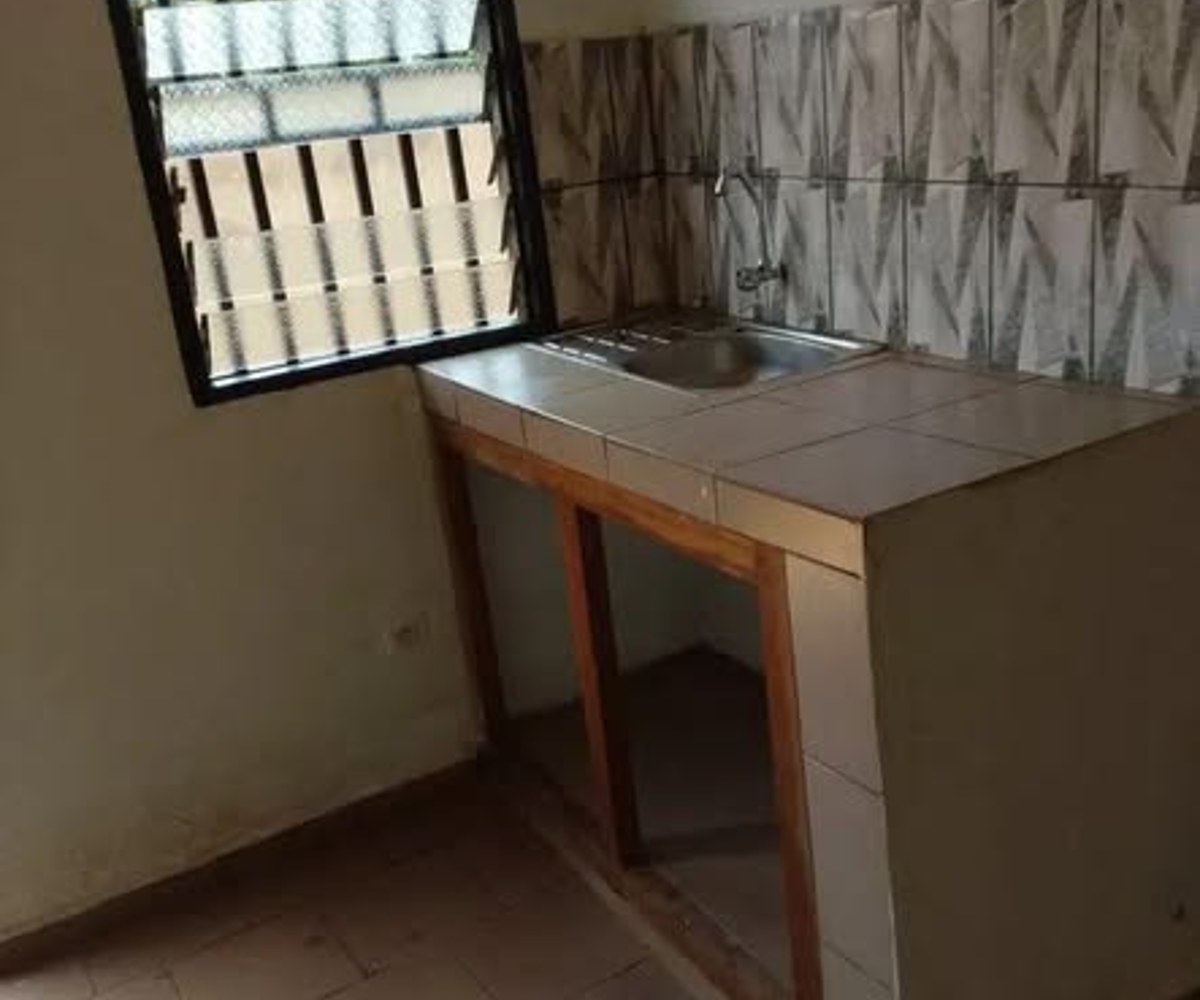 Grande chambre moderne à louer - Nkolfoulou