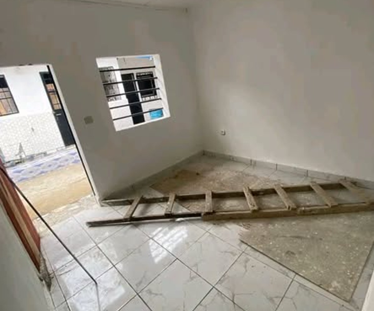 Studios modernes à Nyalla, entrée école