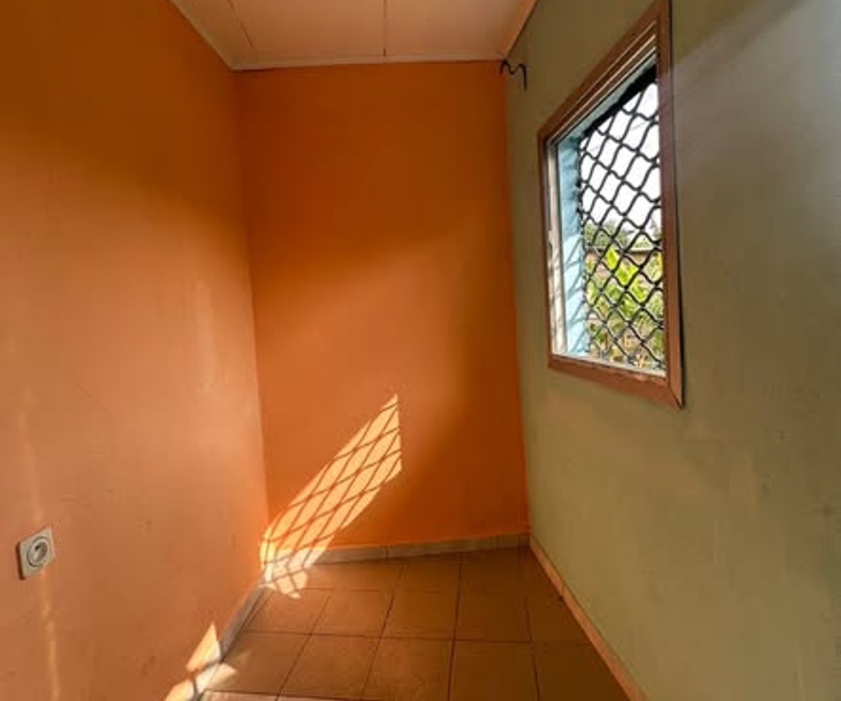 Chambre avec toilette à Bonaberi Bojongo