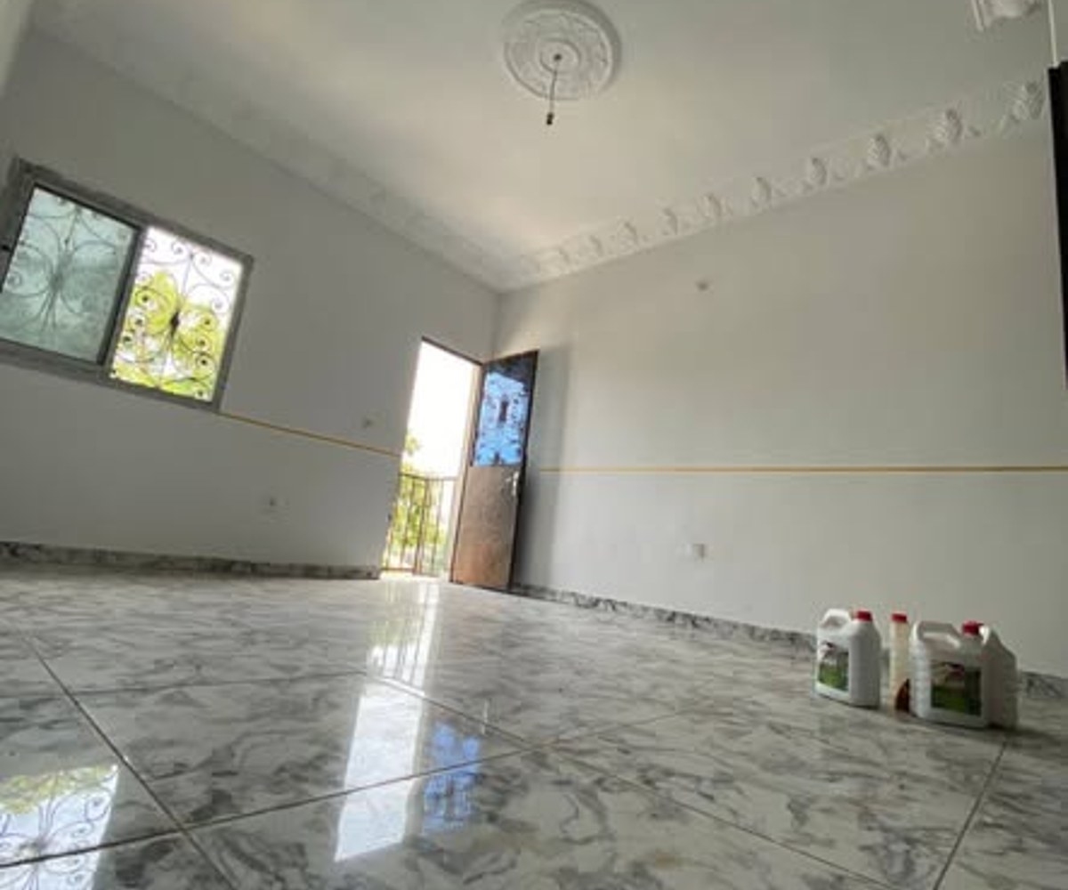 Studio nouvellement construit à Logbaba