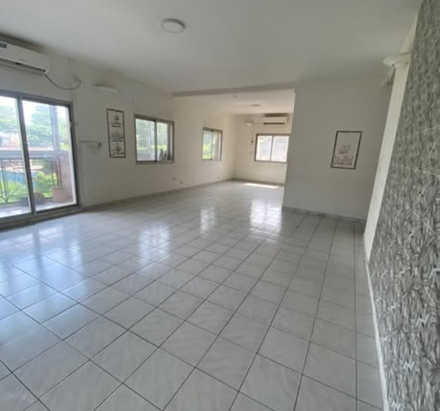 Appartement 3 chambres à louer - Bonapriso, Douala