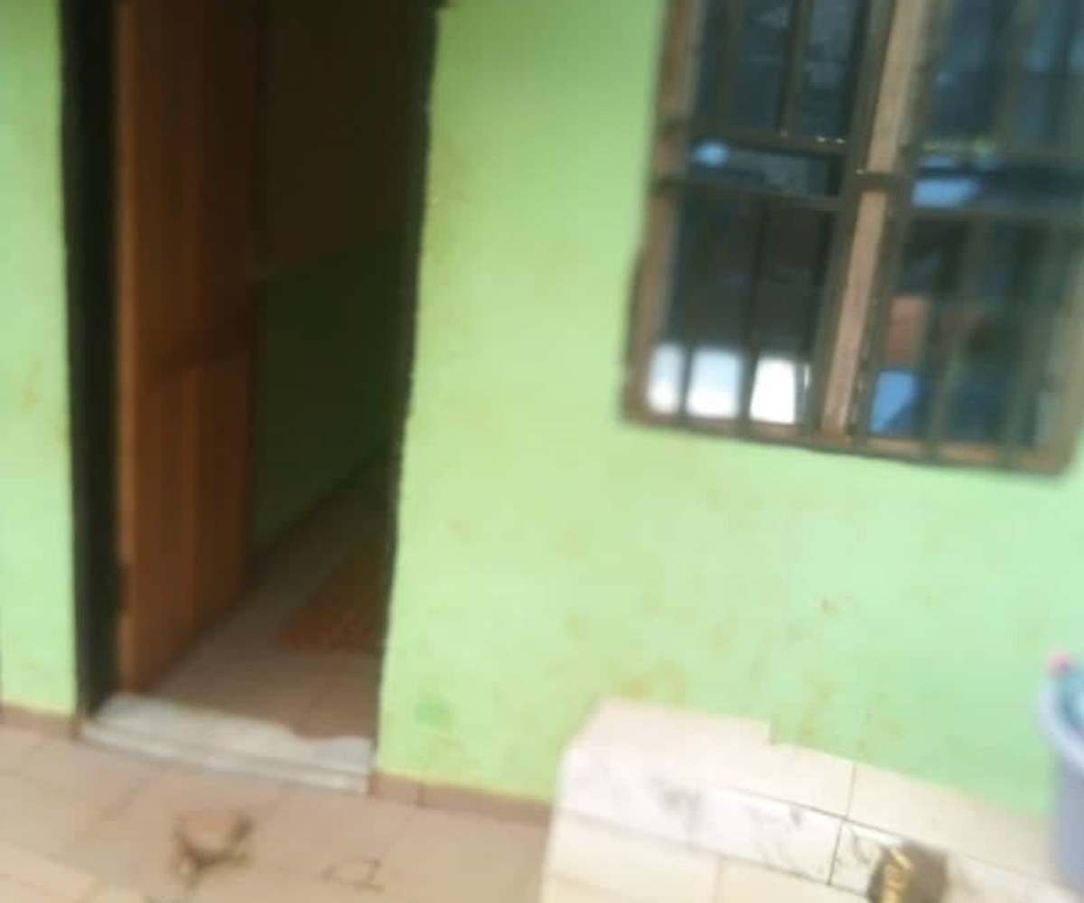 Chambre simple à louer – Ngousso, Yaoundé