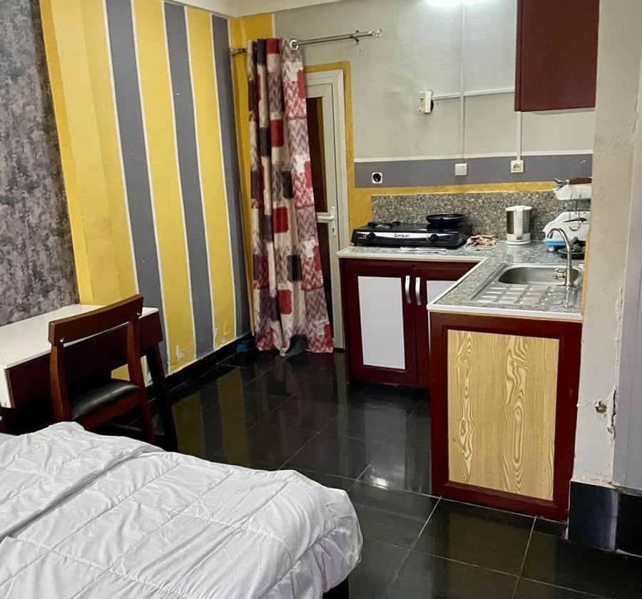Chambres et studios meublés à Bastos – Yaoundé