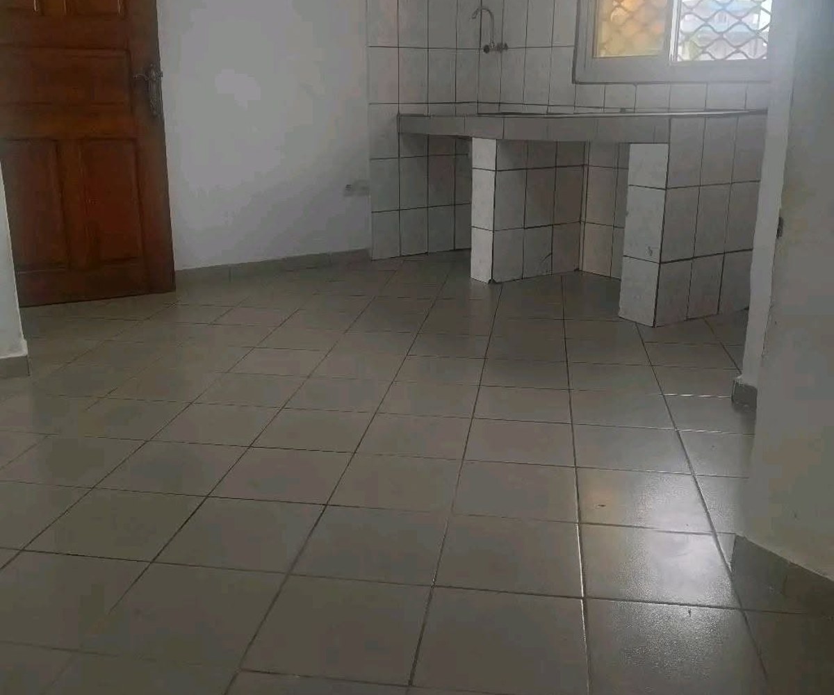 Chambre moderne avec espace cuisine à Ange Raphaël
