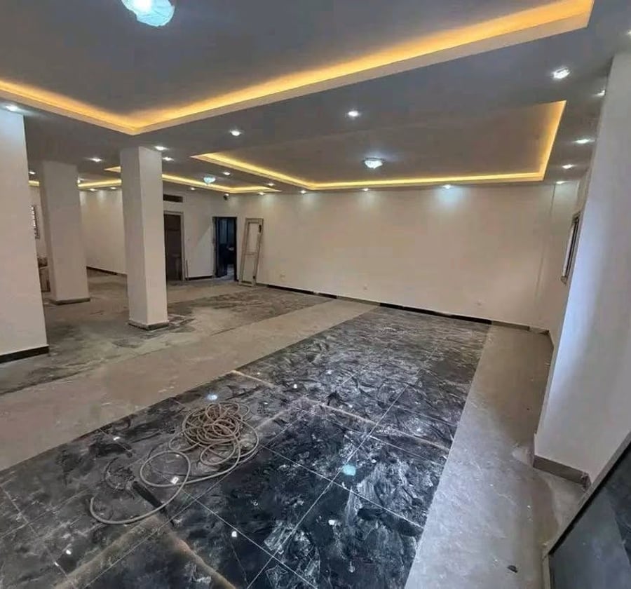 Espace commercial à louer - Bonapriso, Douala