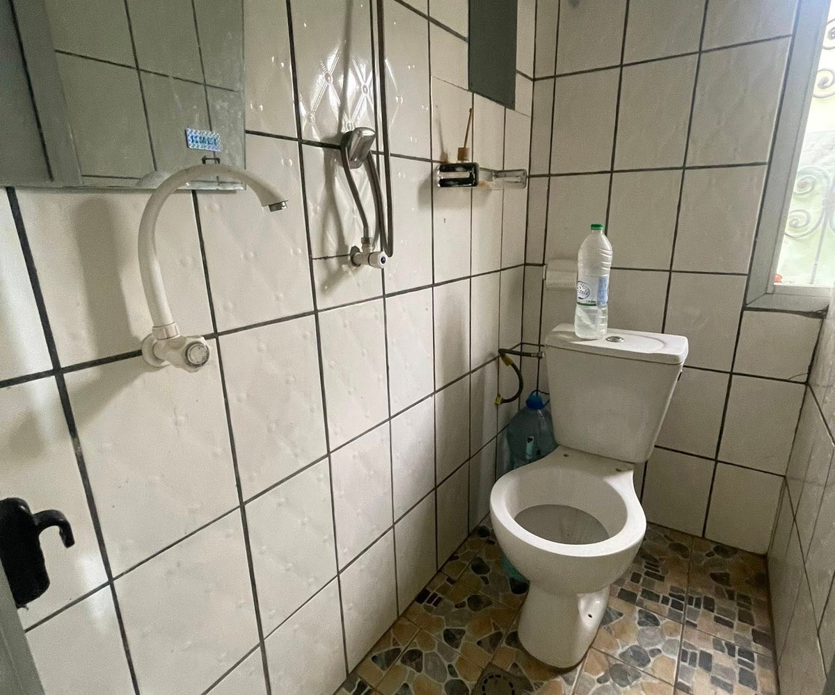 Vaste chambre moderne à Logbessou