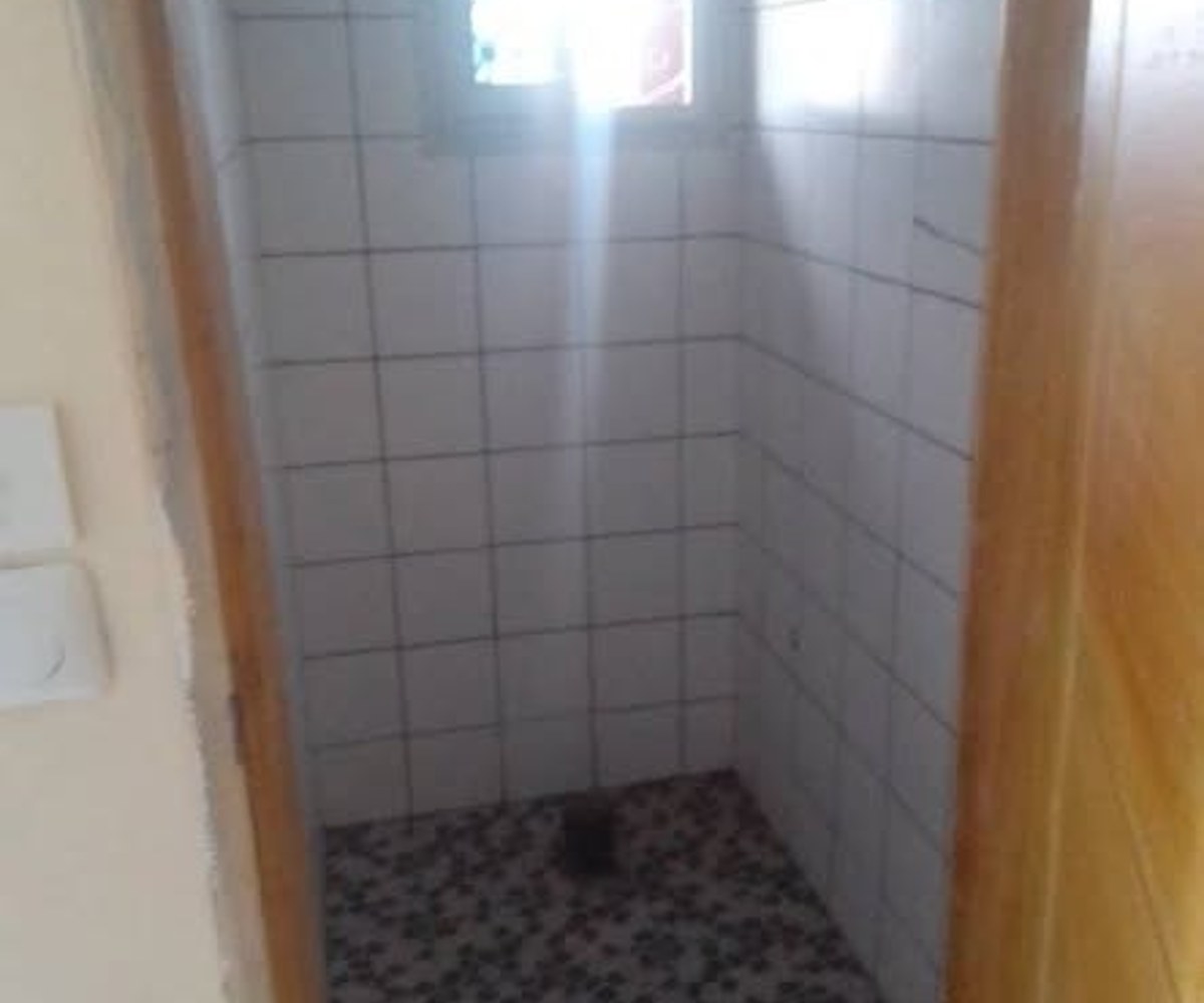 Chambres modernes à louer à Messamendongo