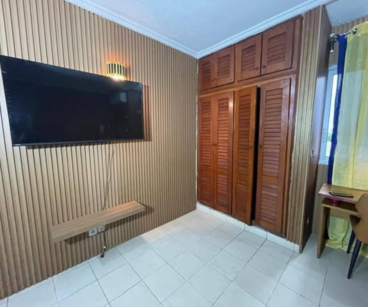 Chambre meublée à louer – Akwa, Douala