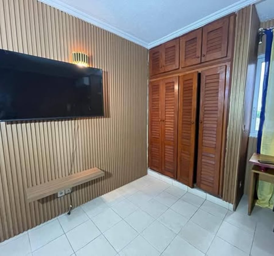 Chambre meublée à louer – Akwa, Douala