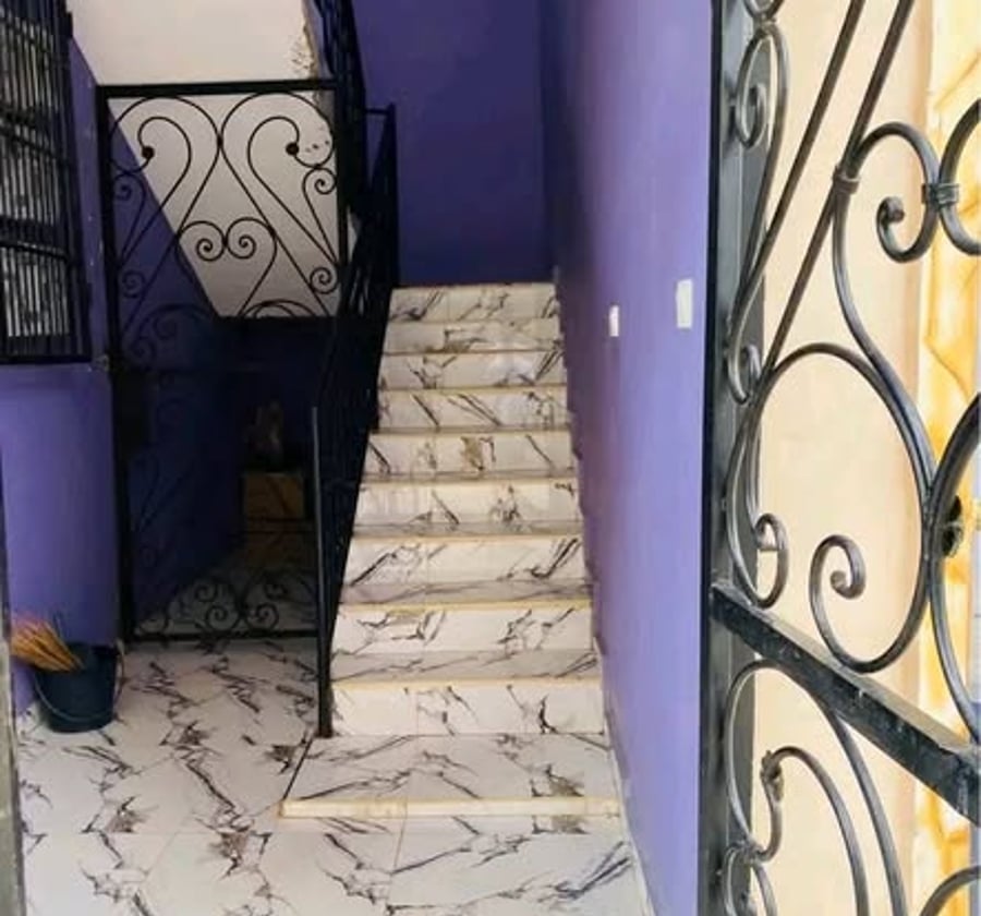 Studio moderne à Ndogbati – carrefour Chefferie