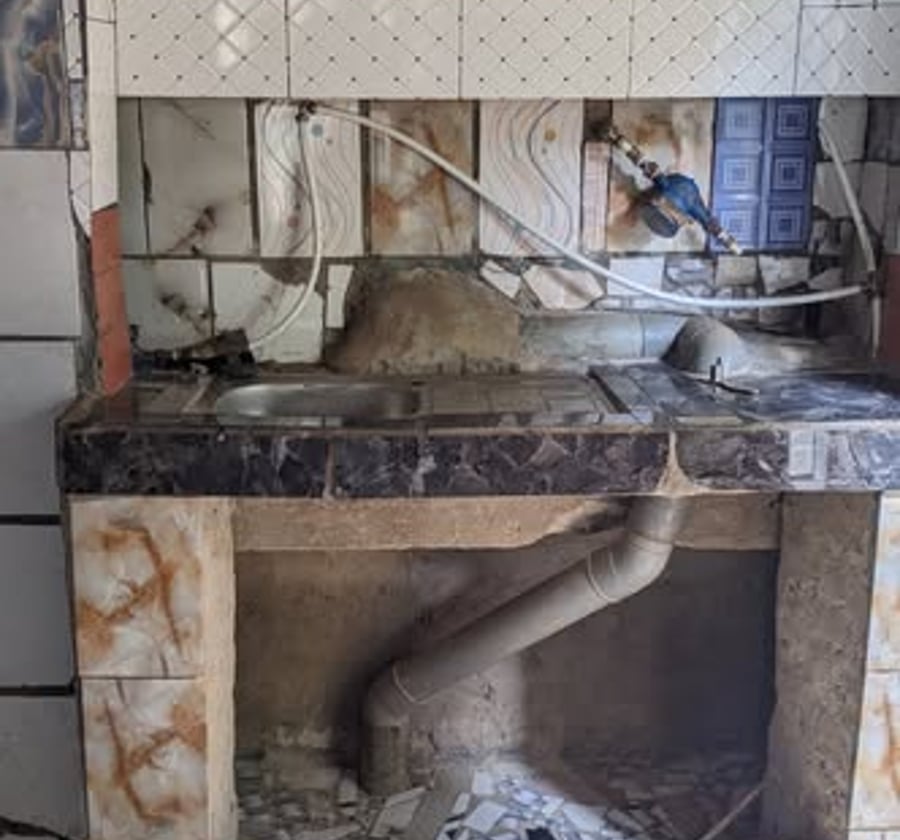 Vaste chambre semi-moderne à louer à Obobogo