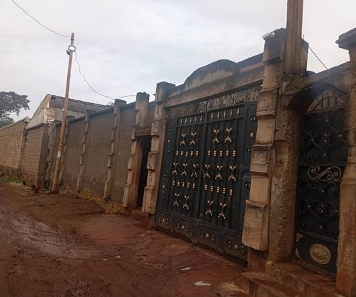Vente dépendance avec appartement et duplex - Mbankolo Yaoundé
