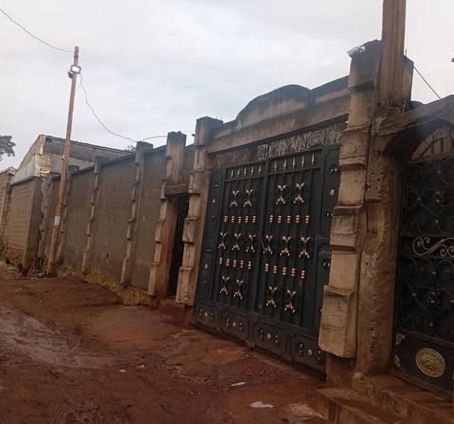 Vente dépendance avec appartement et duplex - Mbankolo Yaoundé