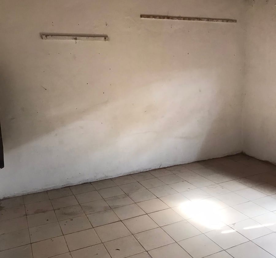 Chambre simple carrelée à Happy - Yaoundé