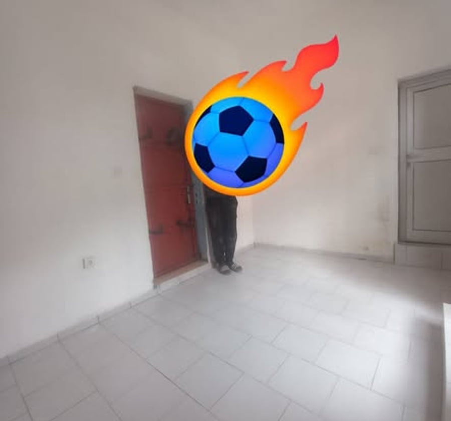Boutique à louer – Ange Raphaël, Douala