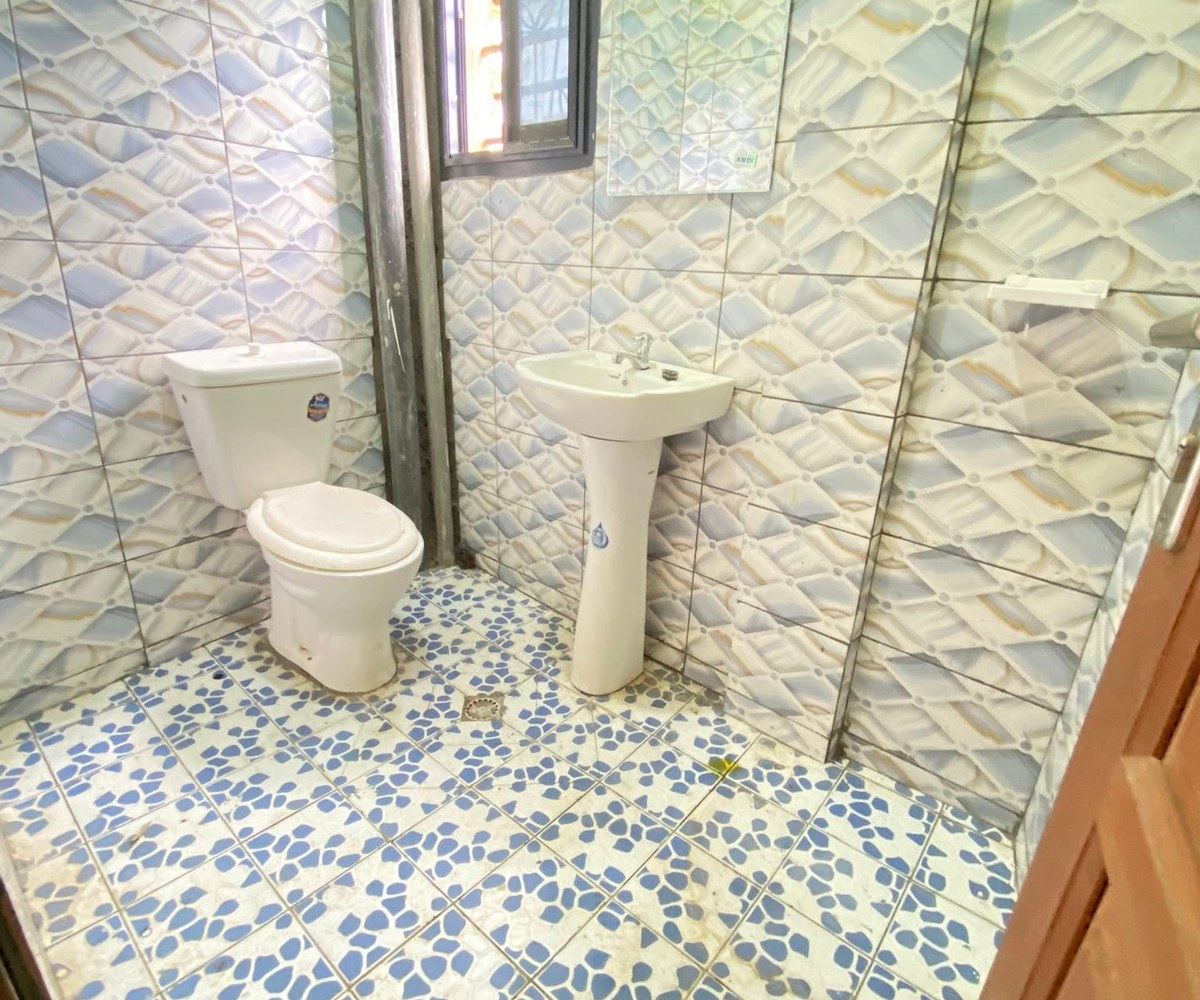 Vaste chambre moderne à louer à Simbock
