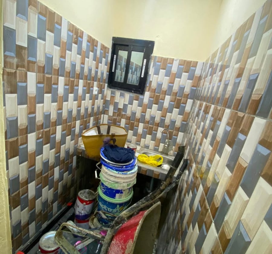 Chambre moderne à Beedi