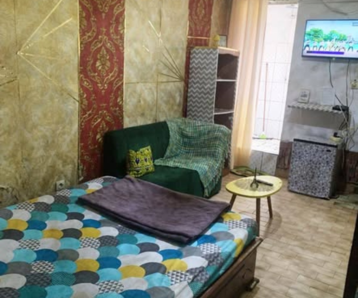 Chambre moderne à louer à Titi Garage