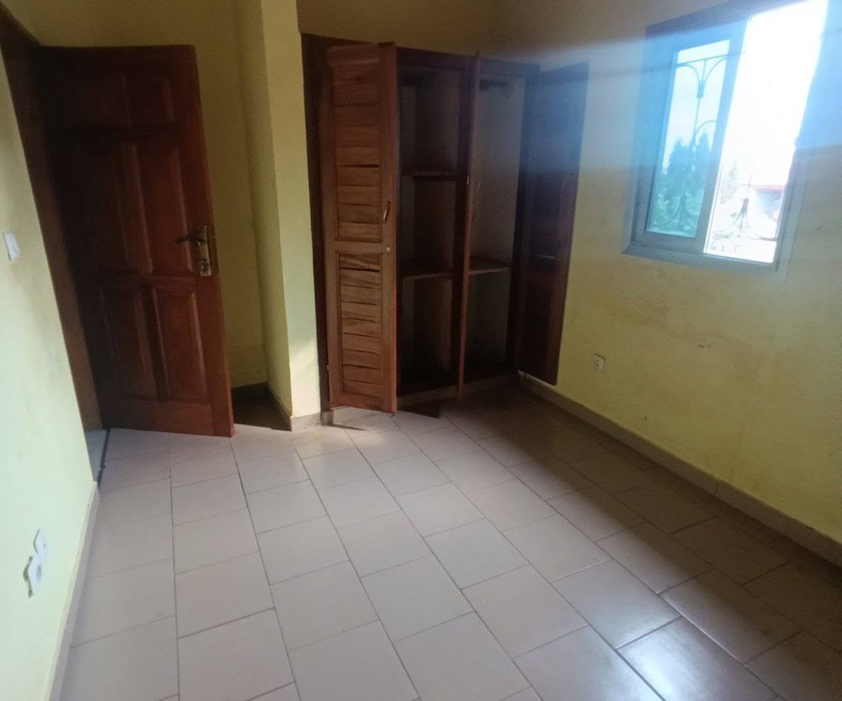Grand appartement 3 chambres à Biteng