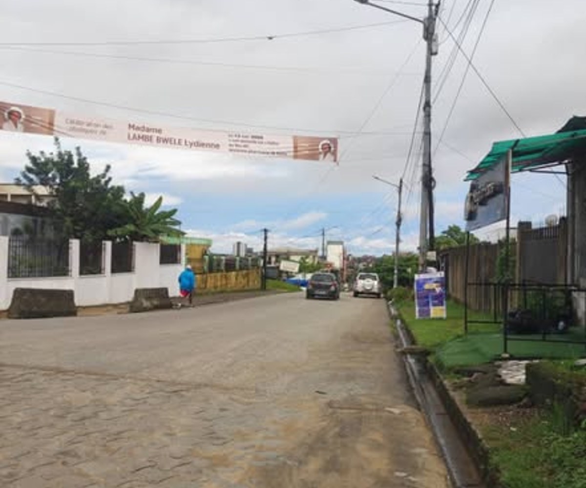Terrain à vendre - Cité Sic, Douala - 300 m²