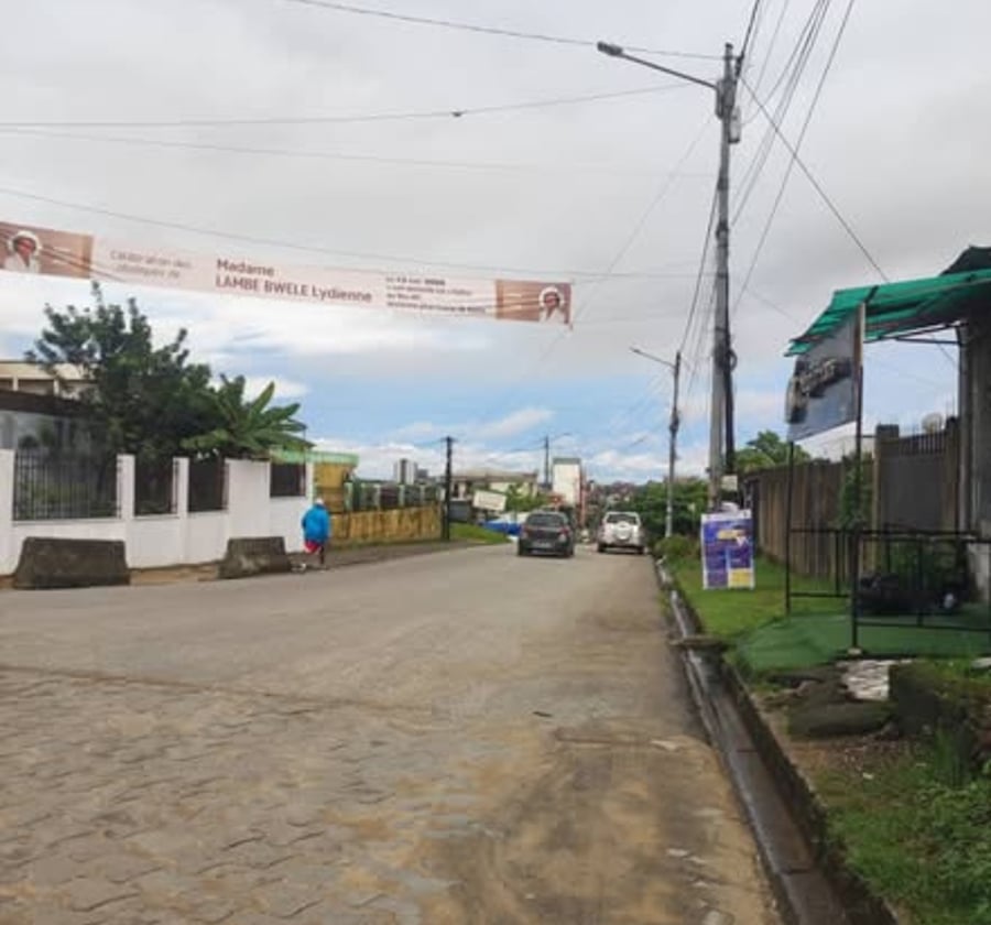 Terrain à vendre - Cité Sic, Douala - 300 m²