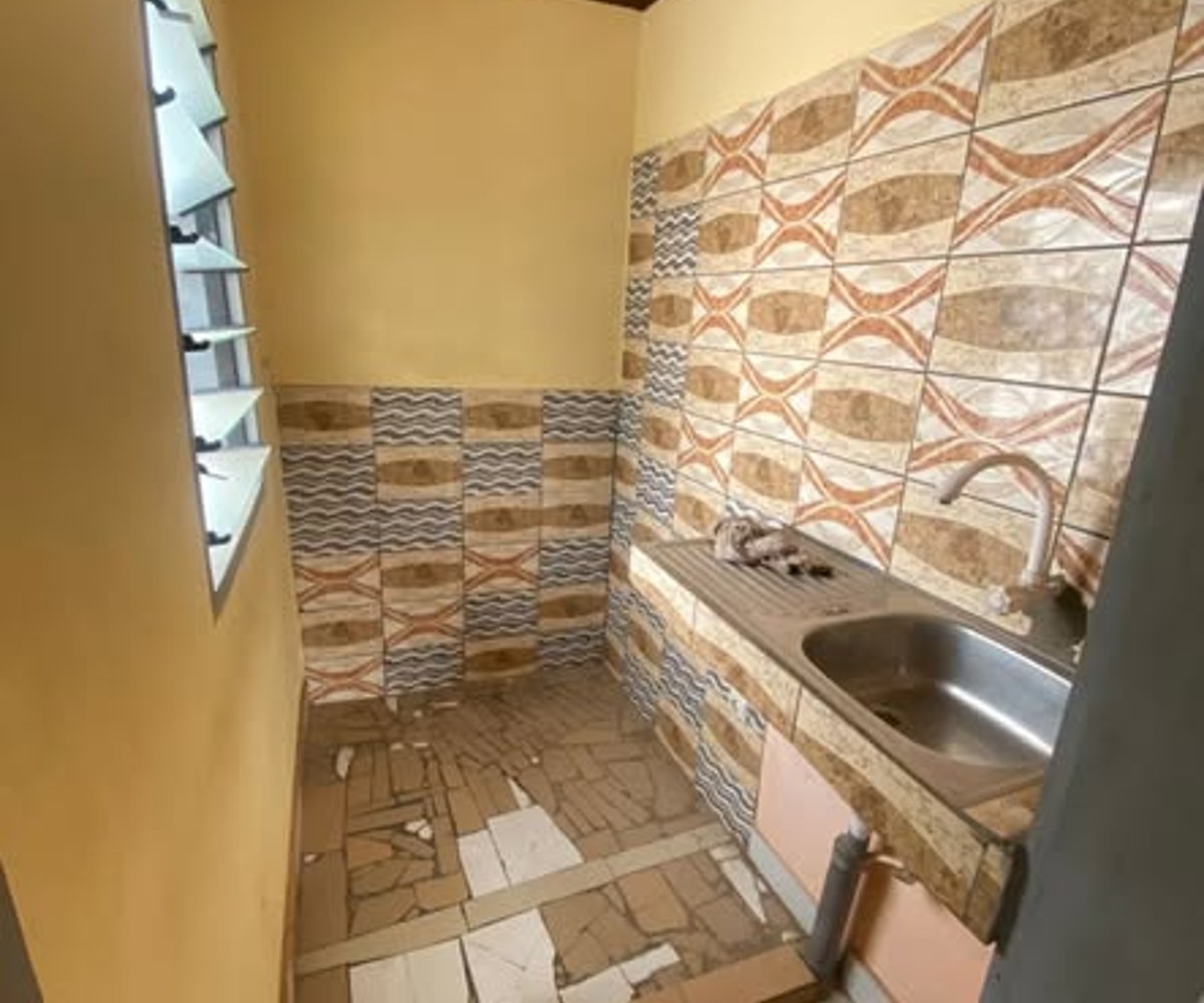 Chambre moderne 3 pièces à louer PK 14 Douala