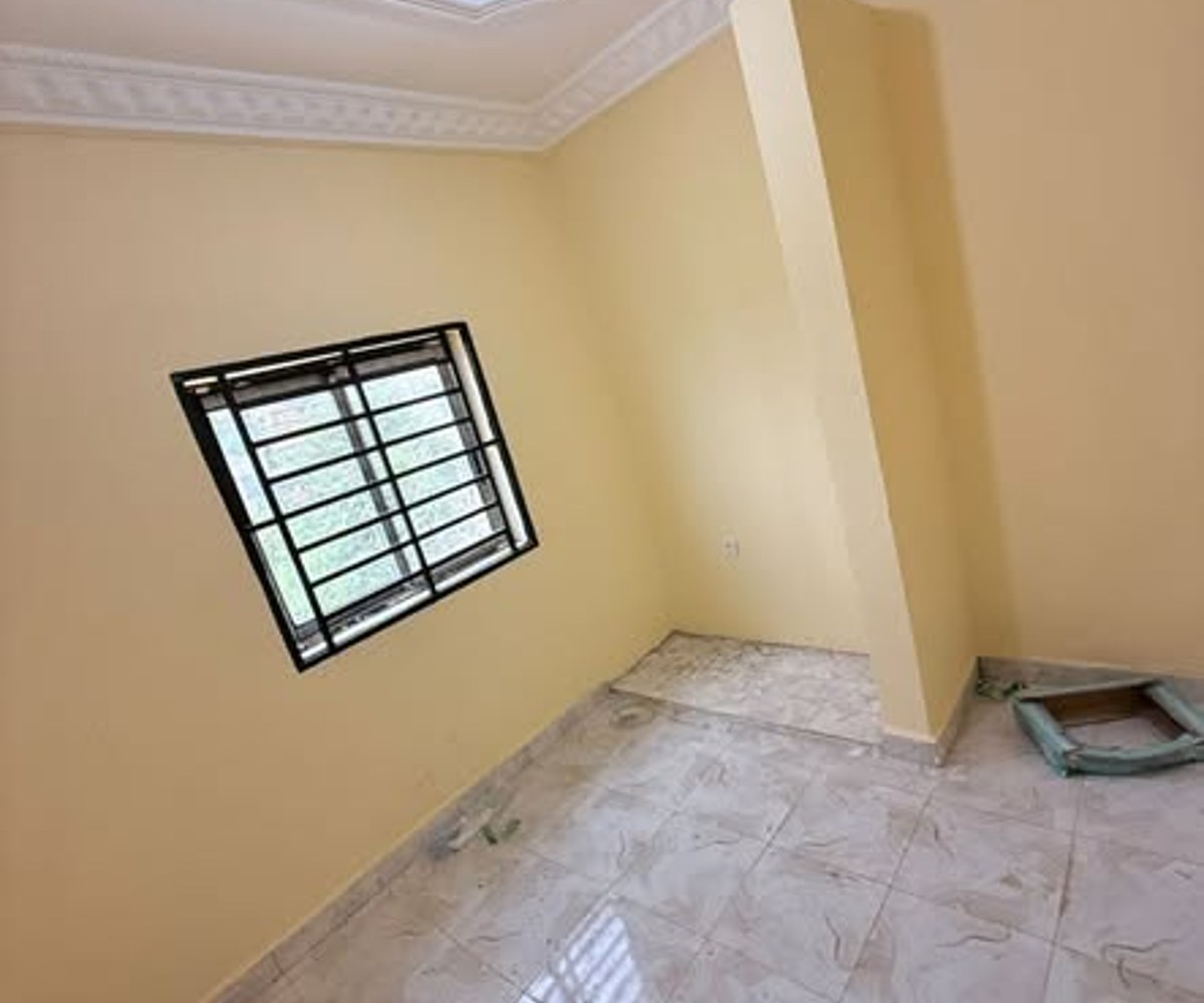 Studio moderne neuf à louer à Etoudi