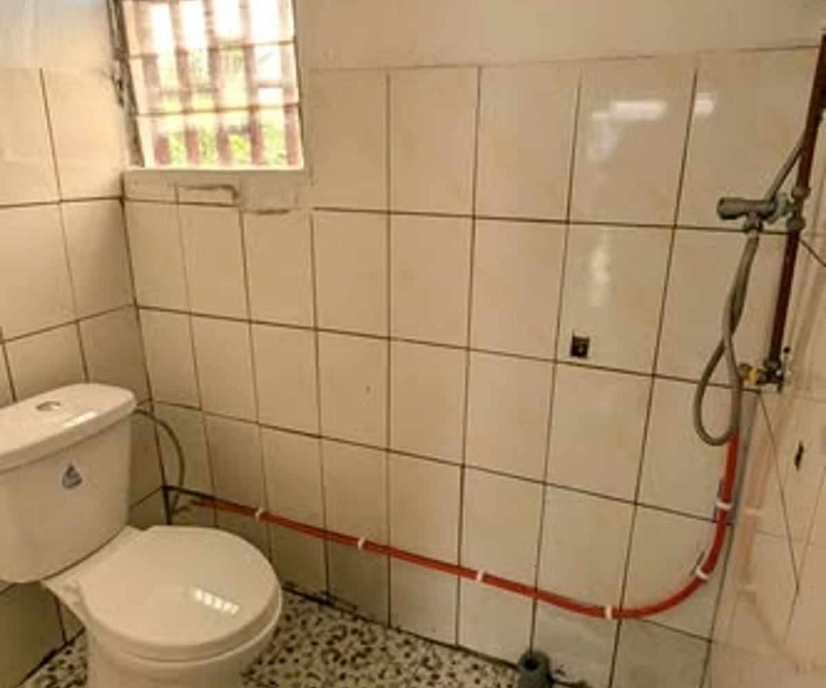 Chambre moderne à Ndogbong, Douala