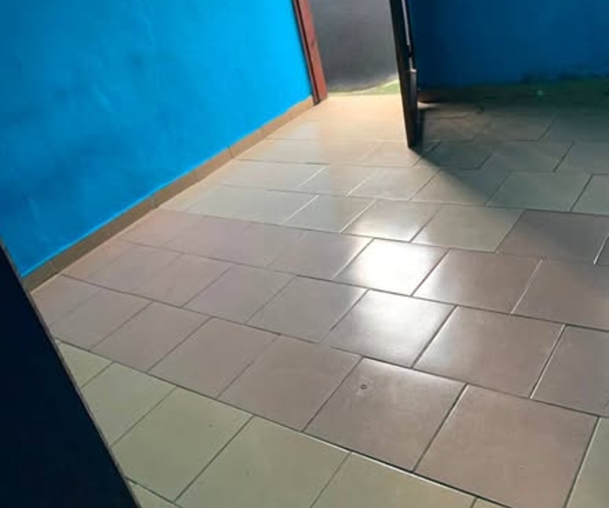 Studio simple à louer à Ndogbong - Carrefour Chefferie