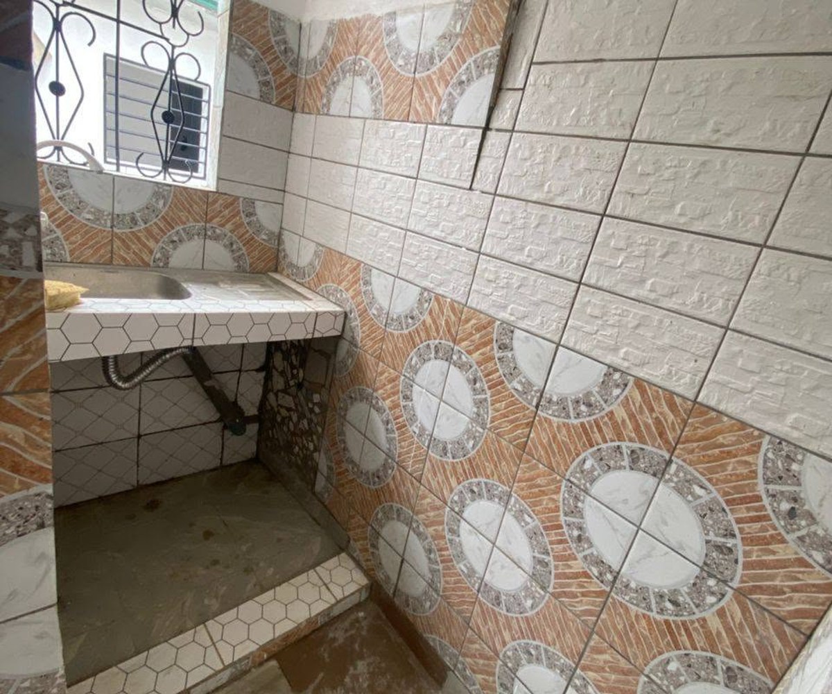 Vaste chambre moderne avec cuisine - Nyalla, Douala