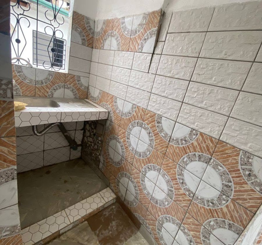 Vaste chambre moderne avec cuisine - Nyalla, Douala