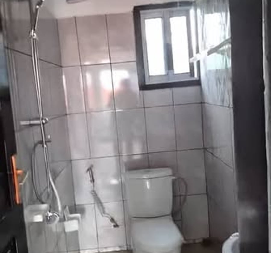 Appartement 2 chambres avec balcon, forage, parking - Nkolbong