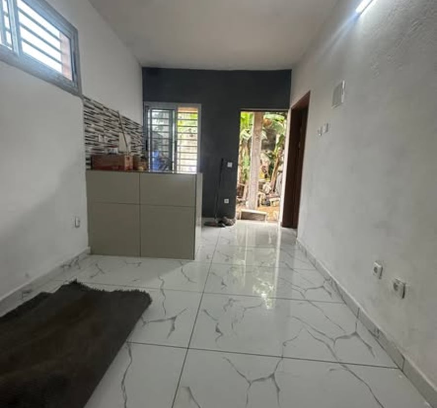 Studio moderne américain à PK 12, Douala