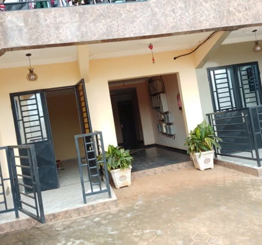 Appartement 3 chambres à louer à Ekoumdoum