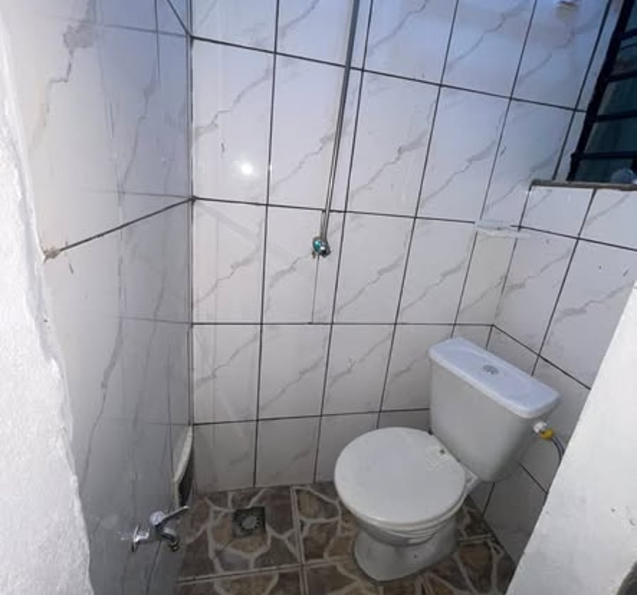 Vaste chambre moderne à Logpom, Douala