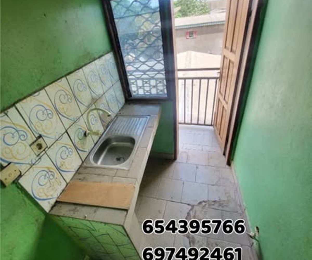 Studio moderne à louer - PK12, Douala