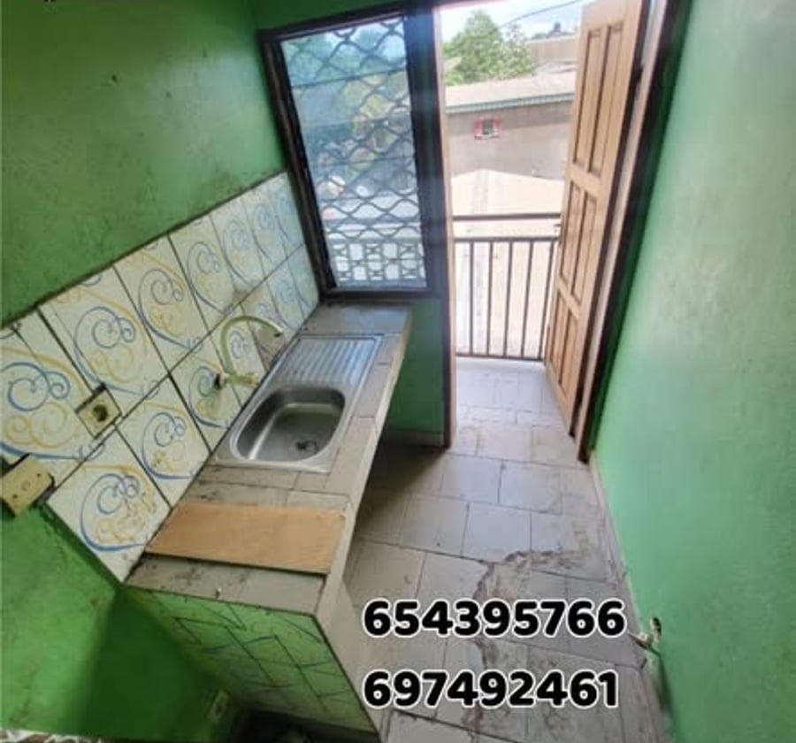Studio moderne à louer - PK12, Douala