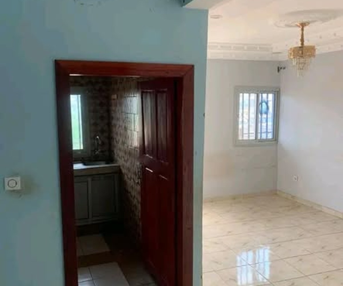 Studio moderne à louer à Fourgerol, Yaoundé