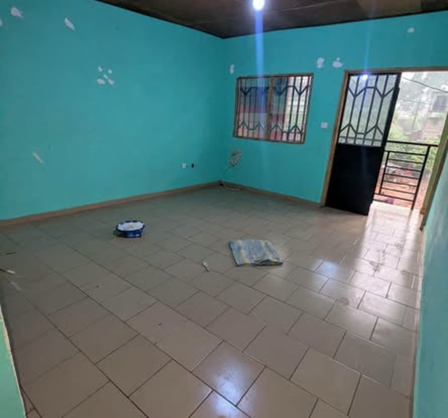 Studio moderne neuf à louer - Nkolfoulou