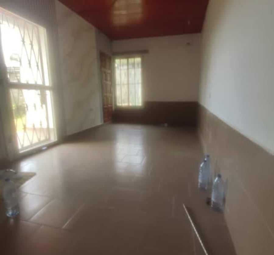 Studio à louer PK8 – 70 000 FCFA/mois