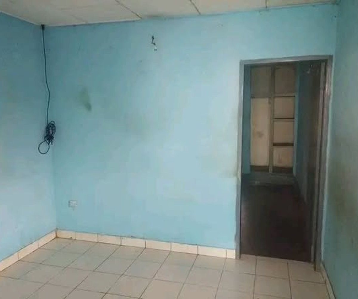 Studio moderne à Mimboman, petit marché du château