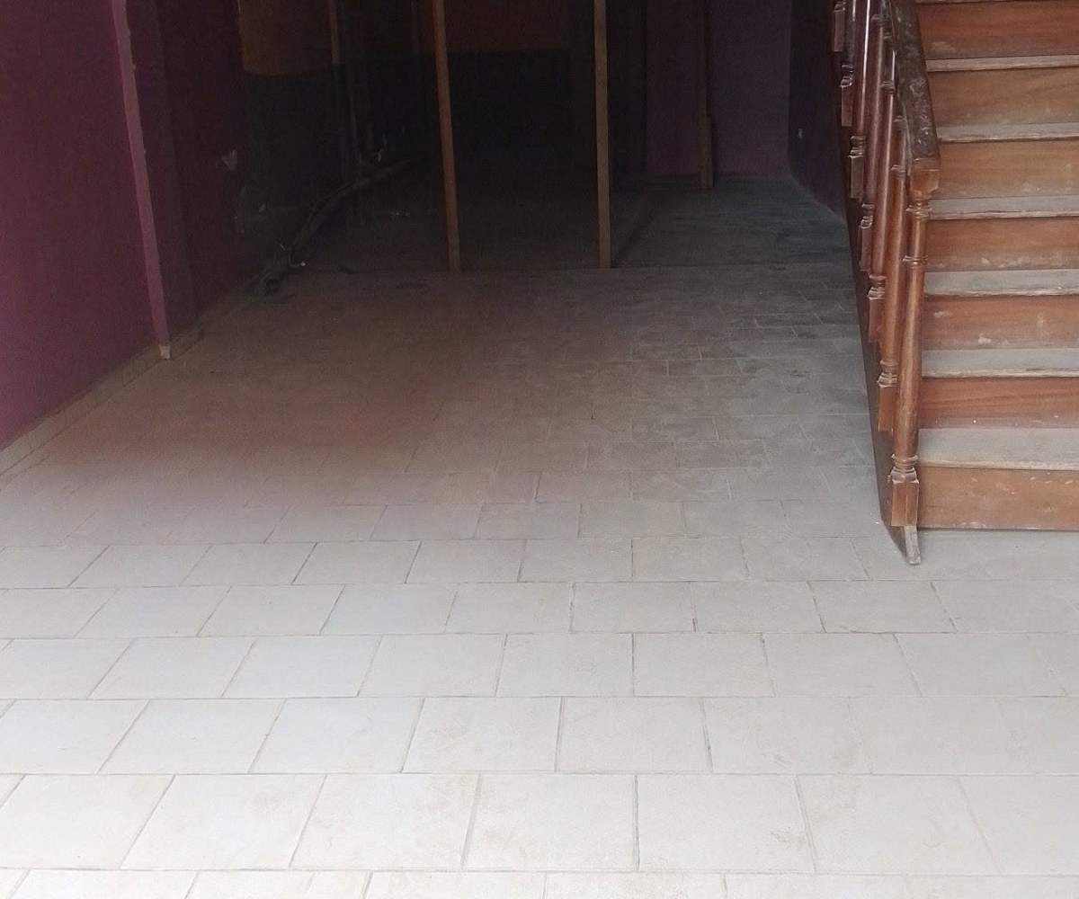 Emplacement commercial à louer - Yaoundé Nkolndongo