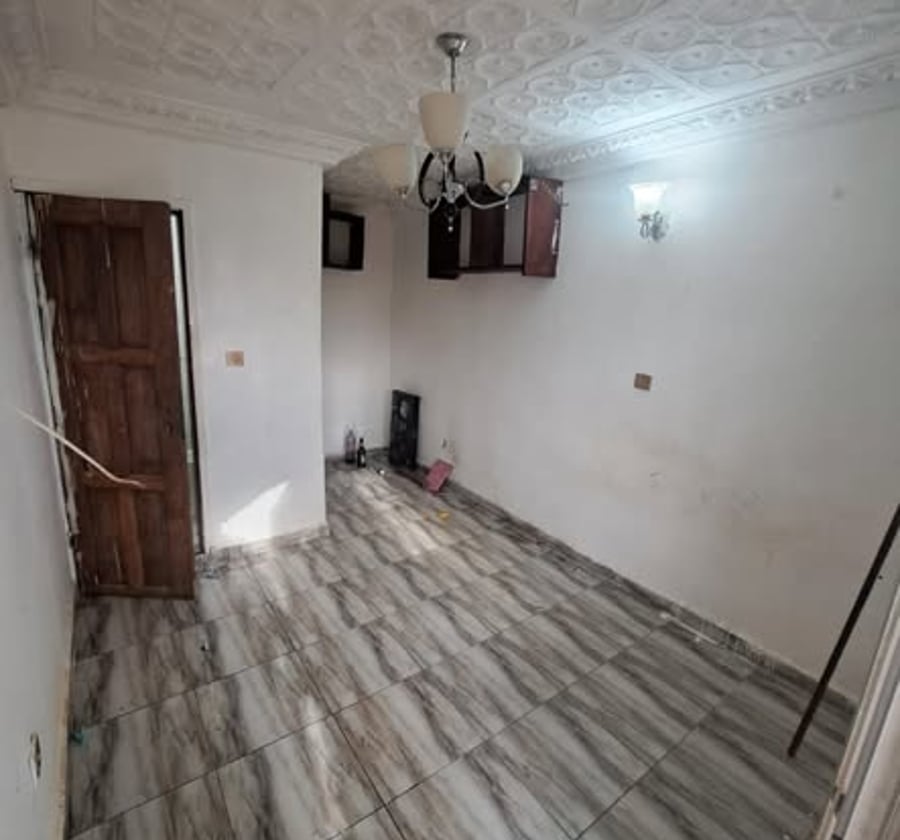 Chambre moderne à louer à Fokou Nkoabang